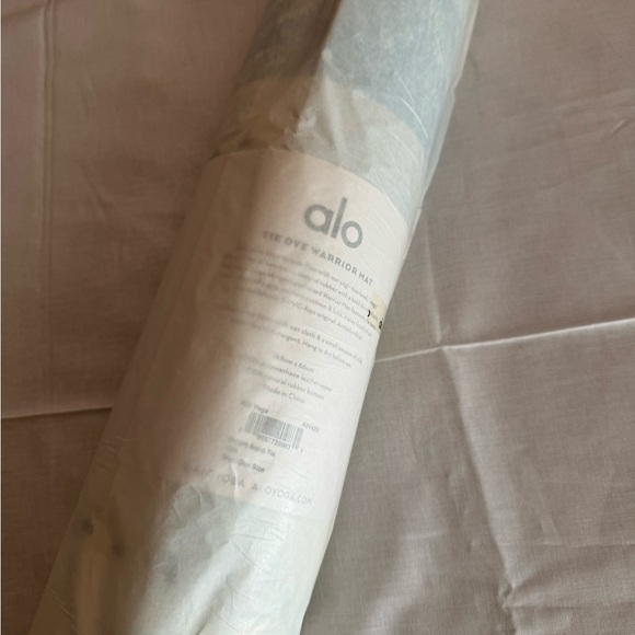 New Alo yoga mat warrior mat brand new in box Bright Aqua Tie Dye - Picture 4 of 5